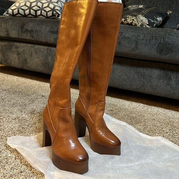 Vince Camuto Illishal Women’s Boots. - Picture 2 of 5